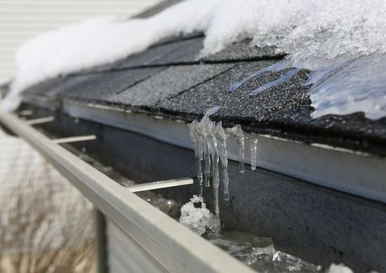 What are the Common Winter Roofing Issues in Fairfax County?